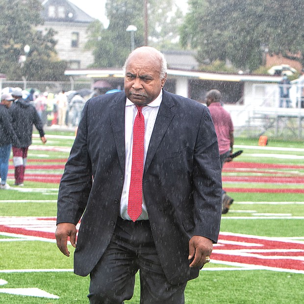 Mr. Lanier, a professional football hall of fame who grew up at Hovey Field as a student of Maggie L. Walker High School, was recognized for leading efforts to renovate the field and stadium.
