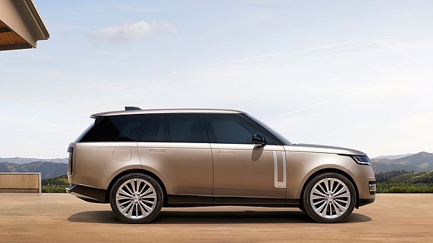 The new Land Rover Range Rover maintains the big SUV's classic proportions.
Mandatory Credit:	Jaguar Land Rover