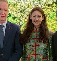Pictured from left- Robin Watson (Wood CEO) and Lauren Sorkin (Resilient
Cities Network Executive Director) and Mayor Turner