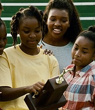WILL SMITH, DEMI SINGLETON, SANIYYA SIDNEY, MIKAYLA BARTHOLOMEW, LAYLA CRAWFORD and AUNJANUE ELLIS in KING RICHARD