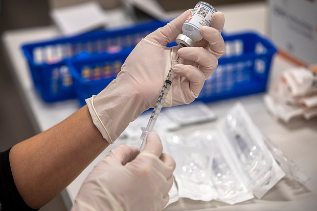 Dr. Anthony Fauci told CNN, If you and your family members are fully vaccinated against Covid-19, it's OK for you to ditch the masks this holiday season when you're around each other.
Mandatory Credit: Francine Orr/Los Angeles Times/Getty Images