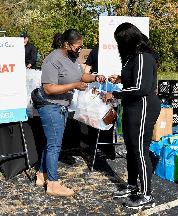 Nicor Gas partnered with Goodr to distribute food to 2,500 families during pop-up grocery stores events on a weekend in early November. Photo provided by Aliya Nealy