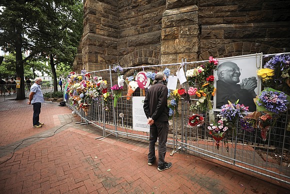 Mourners held a candlelight prayer ceremony outside the Soweto home of the late Archbishop Desmond Tutu on Wednesday, weeping over ...