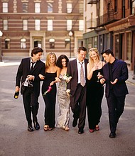 Cast members of NBC's comedy series "Friends." Pictured: David Schwimmer as Ross Geller, Jennifer Aniston as Rachel Green, Courteney Cox as Monica Geller, Matthew Perry as Chandler Bing, Lisa Kudrow as Phoebe Buffay, Matt LeBlanc as Joey Tribbiani.
Mandatory Credit:	Warner Bros. Television/Getty Images