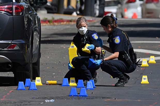 Sacramento Police crime scene investigators on 10th Street.
Mandatory Credit:	Jose Carlos Fajardo/AP