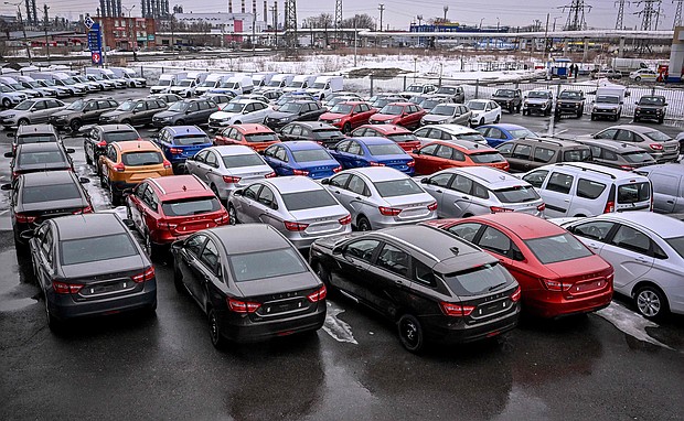 Auto sales in Russia plummeted by almost two-thirds in March, as the war in Ukraine, Western sanctions and an exodus of foreign businesses wreaked havoc on the country's economy.
Mandatory Credit:	Yuri Kadobnov/AFP/Getty Images