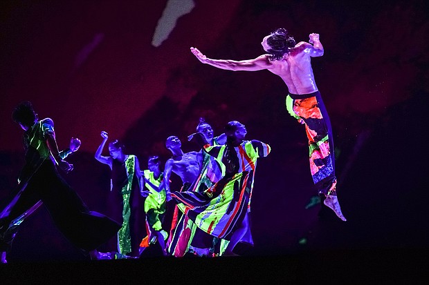Cloud Gate Dance Theatre of Taiwan_photo courtesy of the artist