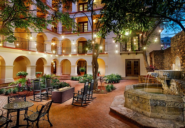 Omni La Mansión Courtyard