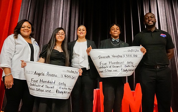 (L-R) Sherifat Lawal Price, Unity National Bank Vice President of Business Development and Marketing, Fleming Middle School CD recipient Angela Rivera, Fleming Middle School Principal Yolanda Bruce, Fleming Middle School CD recipient Derrick Vaughn, and Exotic Pop Founder and CEO Charleston Wilson 

Photos: Courtesy of Fleming Middle School
