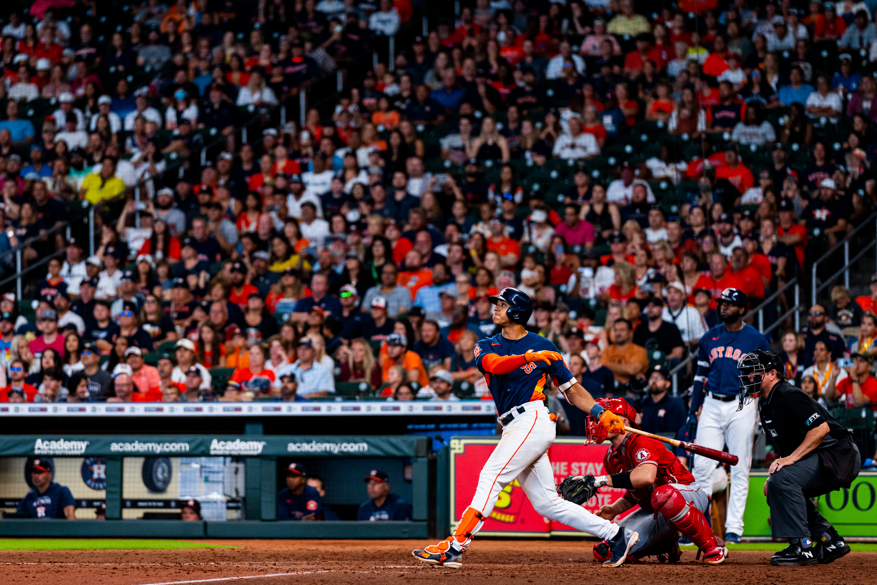 Pena's hits three-run walk-off HR in 10th for Astros