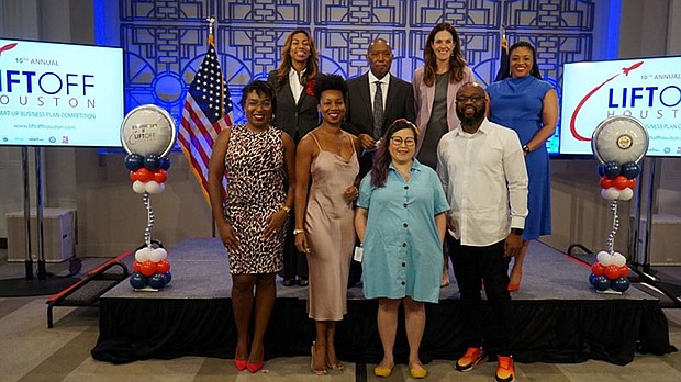 Mayor Sylvester Turner, joined by HPL Deputy Director Nicole Robinson, Capital One Bank Market President Yasmin Huebinger, and OBO Director Marsha Murray, recognized Liftoff Houston alumni who have grown their businesses past the startup phase: 2019 Service Category winner Sherhara Downing of SpeakHaus and business partner Christa Clarke, 2016 Service Category winner Jennifer Thai of Awesome Bites Co., and 2018 Innovation Category winner Alphonso Roundtree of Social Bevy.