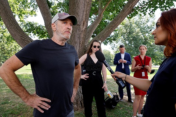 Comedian Jon Stewart and veterans' advocates on Monday called on senators to stay overnight when they return to Capitol Hill …