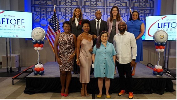 Mayor Sylvester Turner, joined by HPL Deputy Director Nicole Robinson, Capital One Bank Market President Yasmin Huebinger, and OBO Director Marsha Murray, recognized Liftoff Houston alumni who have grown their businesses past the startup phase: 2019 Service Category winner Sherhara Downing of SpeakHaus and business partner Christa Clarke, 2016 Service Category winner Jennifer Thai of Awesome Bites Co., and 2018 Innovation Category winner Alphonso Roundtree of Social Bevy.
