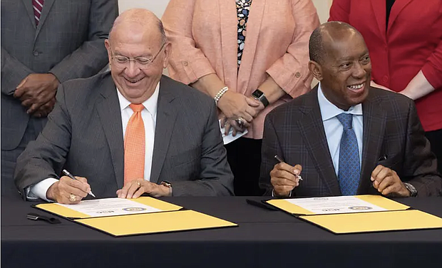 Photo by Houston Community College
Chancellor Maldonado and Mayor Turner signed the memorandum of understanding during the event.
