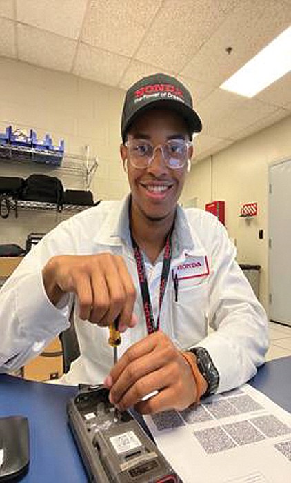 A rising VSU senior and computer engineering major, Jeremey Johnson was noticed by multiple Fortune 500 companies that were seeking summer interns, including Honda North America. Honda selected Mr. Johnson for a paid 2022 summer co-op position at one of the company’s South Carolina locations.