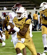 Prairie View quarterback Trazon Connley scores on 70-yard run in third quarter.