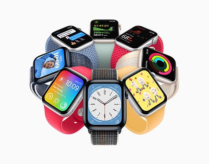 Powered by watchOS 9, the new Apple Watch SE features more customizable watch faces, an enhanced Workout app, and more.