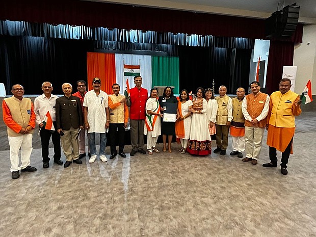 Clerk Teneshia Hudspeth presented a certificate to the Gujarati Samaj of Houston celebrating India’s 75th Independence Day.