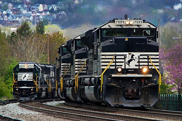 Unions and management reached a tentative deal early Thursday, averting a freight railroad strike.
Mandatory Credit:	Gene J. Puskar/AP