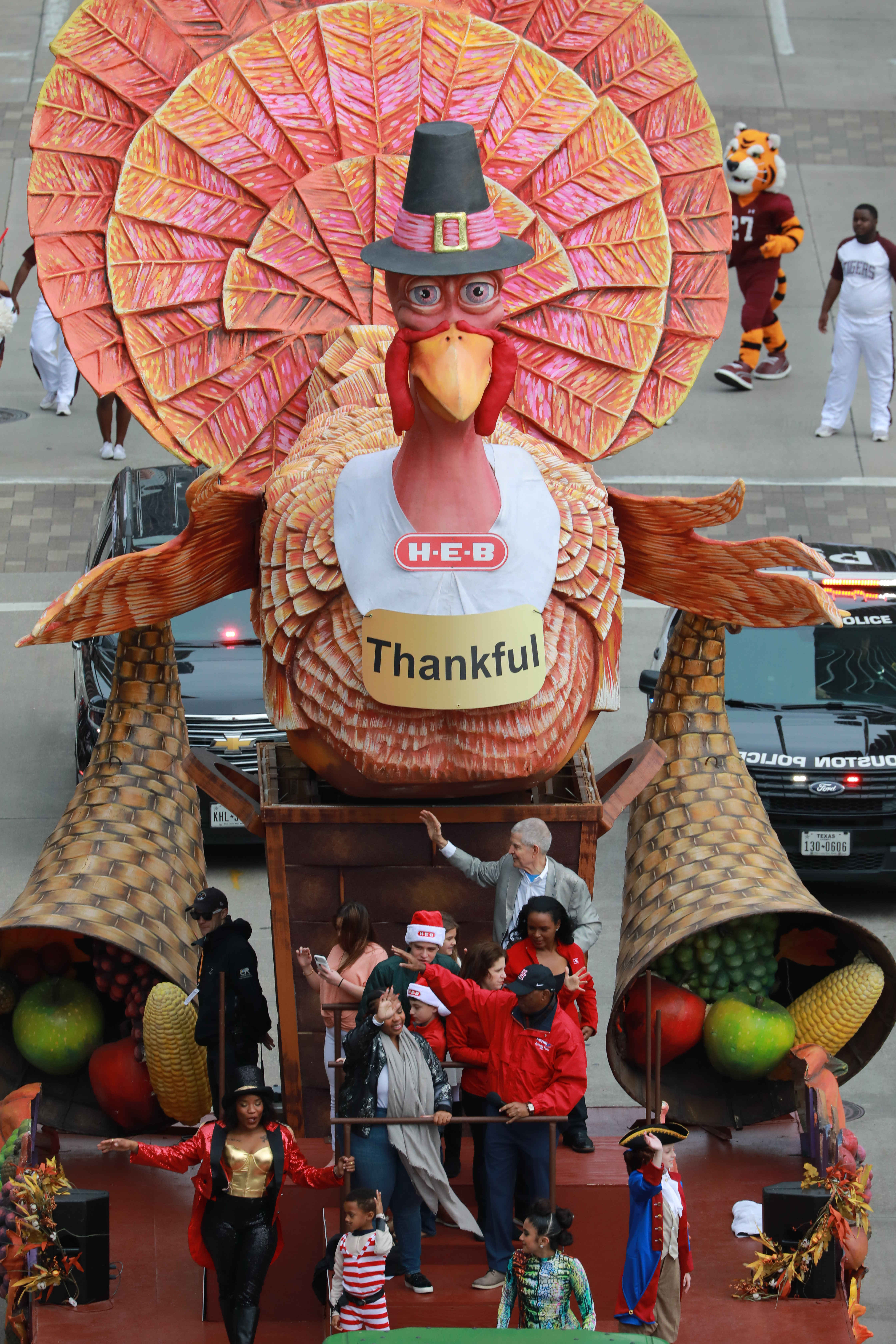 HEB Thanksgiving Day Parade to be Led By Houston Philanthropist and