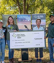H-E-B presents check to Texas State Parks