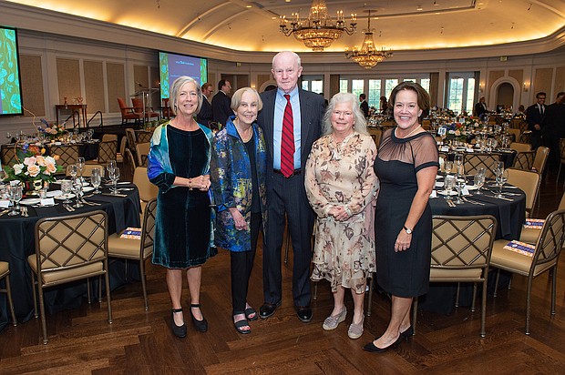 Emily Tuttle Wilde, Anne and Bob Baillio, Susan Tuttle Lummis, and Jennifer Tuttle Arnold