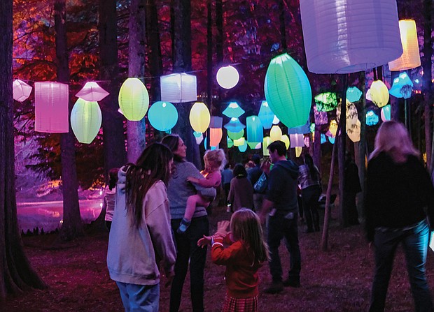 Each evening after sunset, people of all ages gathered on the Carriage House Lawn, where the Glow Village featured cozy fire pits and refreshments. Garden Glow’s walking tour immersed guests in a natural landscape dramatically illuminated from within.