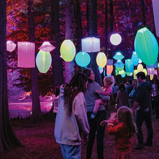Each evening after sunset, people of all ages gathered on the Carriage House Lawn, where the Glow Village featured cozy fire pits and refreshments. Garden Glow’s walking tour immersed guests in a natural landscape dramatically illuminated from within.