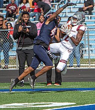 Virginia Union University’s Said Sidibe made a reception to set up a one-yard touchdown run for Jada Byers, below, when VUU beat Virginia State University 33-21 last Saturday at VSU.