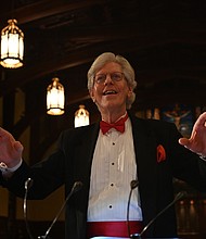 Robert Simpson/The Grammy® Award-winning Houston Chamber Choir, under the direction of Robert Simpson, presents “On This Day Earth Shall Ring – Christmas at the Villa” for its holiday concert offerings Dec. 10 and Dec. 11.

 

Photo credit: Jeff Grass Photography