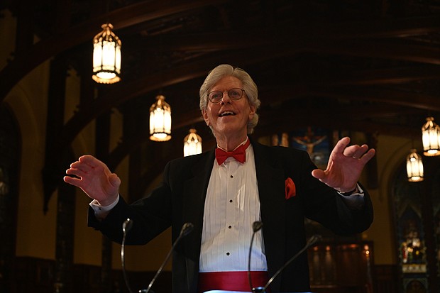 Robert Simpson/The Grammy® Award-winning Houston Chamber Choir, under the direction of Robert Simpson, presents “On This Day Earth Shall Ring – Christmas at the Villa” for its holiday concert offerings Dec. 10 and Dec. 11.

 

Photo credit: Jeff Grass Photography
