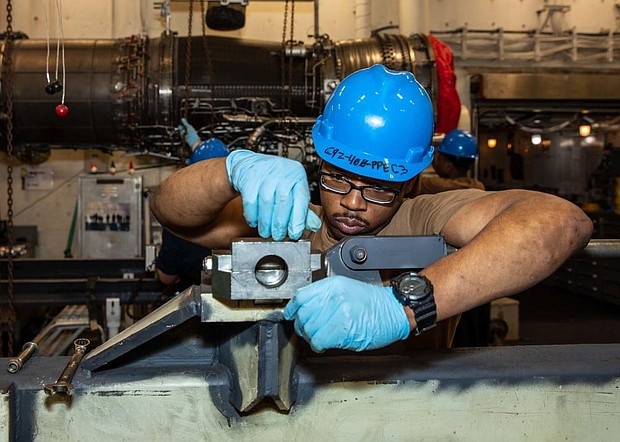 Aviation Machinist’s Mate 2nd Class Xavier Dupree,
TYRRHENIAN SEA, TYRRHENIAN SEA
12.06.2022
Photo by Seaman Curtis Burdick
USS George H.W. Bush (CVN 77)