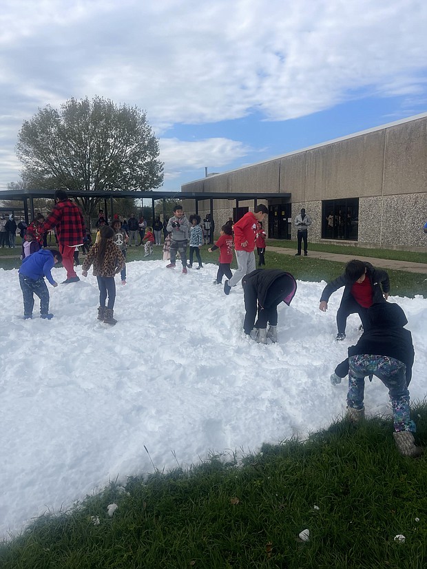 Kids enjoying freshly-made real snow in Houston at Jimmy The Jeweler’s 8th Annual Iced Out Christmas Giveaway