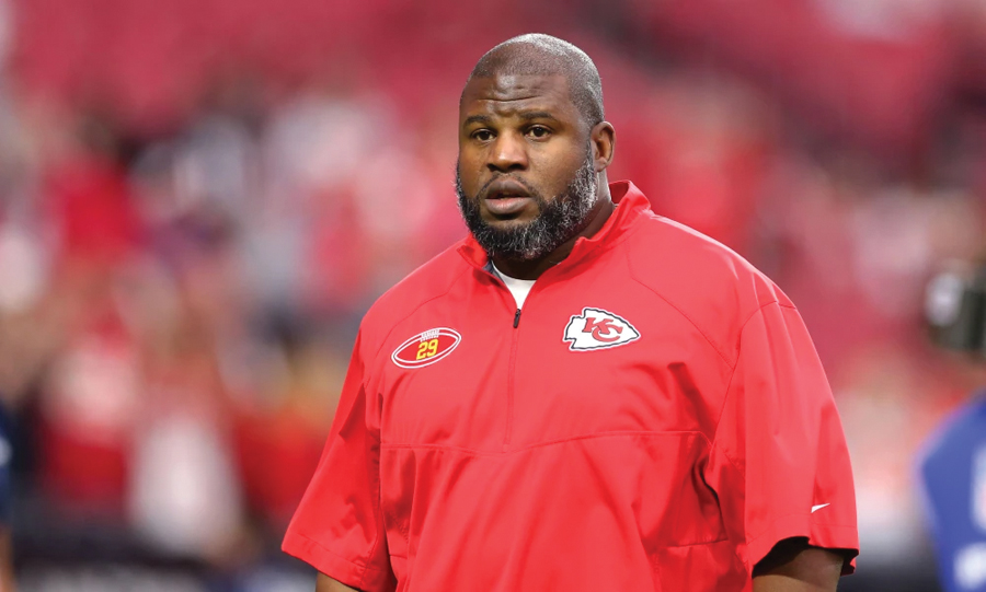 Kansas City Chiefs offensive coordinator Eric Bieniemy talks to