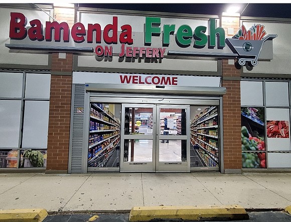 While grocery chains are abandoning communities of color and closing their doors, a new Black-owned grocery store has opened in …