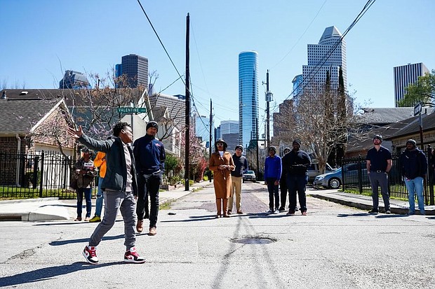 Photo of Charonda Johnson and Houston Freedmen’s Town Conservancy Executive Director Zion Escobar Leading Houston Texans on a Tour of Freedmen’s Town. Image by Priscilla Graham.