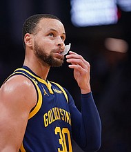 There is no return date for Steph Curry after he injured his knee on Saturday.
Mandatory Credit:	Cary Edmondson//USA TODAY Sports/Reuters