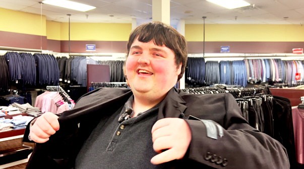 On Friday, Jason Grosboll, also known as the "popcorn guy" got suited up for one of the biggest nights of his life— the Oscars.
Mandatory Credit:	KRIS