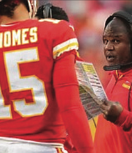 Eric Bieniemy Jr., who is leaving the Kansas City Chiefs to become the Washington Commanders’ new assistant head coach, talks with Patrick Mahomes on the sidelines.