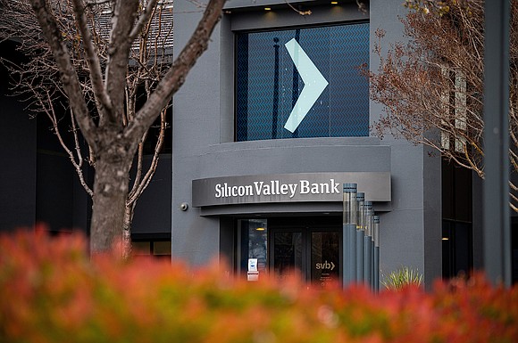 Silicon Valley Bank collapsed Friday morning after a stunning 48 hours in which its capital crisis set off fears of …