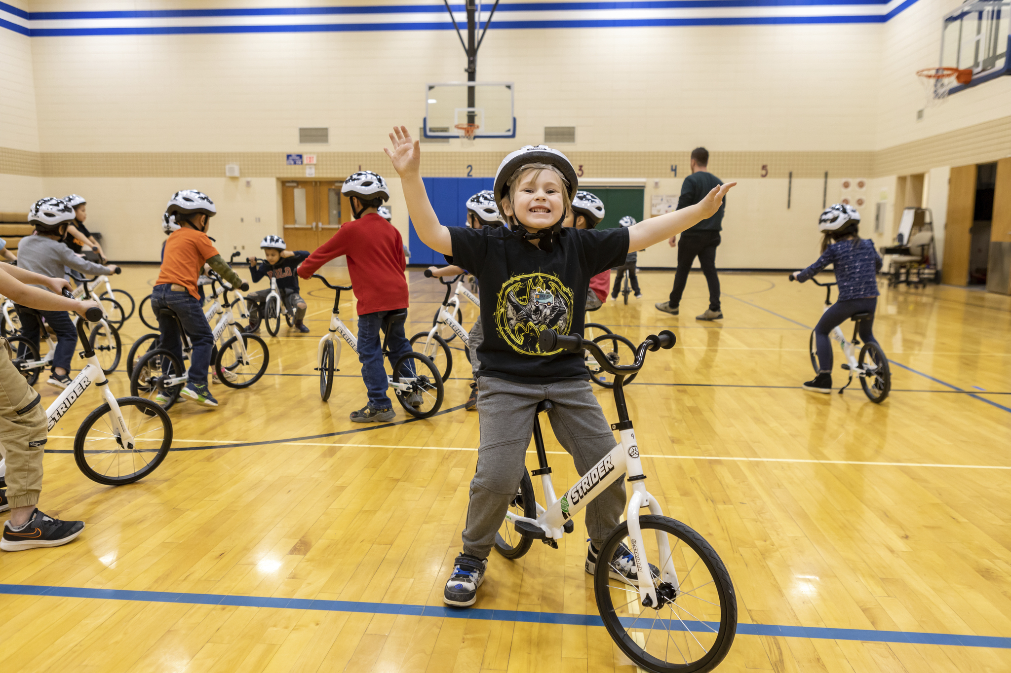 mangum-elementary-school-is-teaching-kids-how-to-ride-a-bike-in-pe