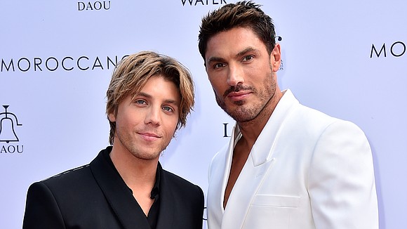 Wedding bells are ringing for celebrity hair stylist Chris Appleton and "White Lotus" actor Lukas Gage.