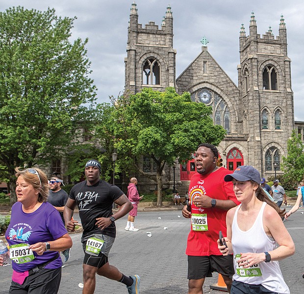 The Ukrop’s Monument Avenue 10k is one of Richmond’s favorite spring traditions. Since 2000, people from throughout the Richmond region and beyond have gathered to share in the journey of crossing the 10k finish line.