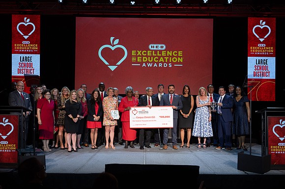 On Sunday, April 30, H-E-B announced statewide winners for the 21st annual H-E-B Excellence in Education Awards during an awards …