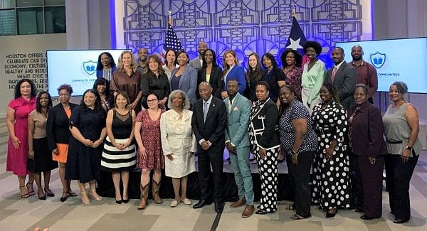 Complete Communities University Spring 2023 graduates are all smiles, joined by Mayor Sylvester Turner, Shannon Buggs, Director of the Mayor's Office of Complete Communities, TaKasha Francis, Director of the Department of Neighborhoods, and CCU staff.