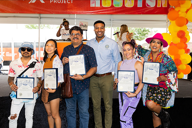 SHEIN X artists Dandee Warhol, Caroline Truong, Amol Saraf, Devona Stimpson, Amy Malkan pose with city council member Edward Pollard at the SHEIN x Art Discovery Block Party.