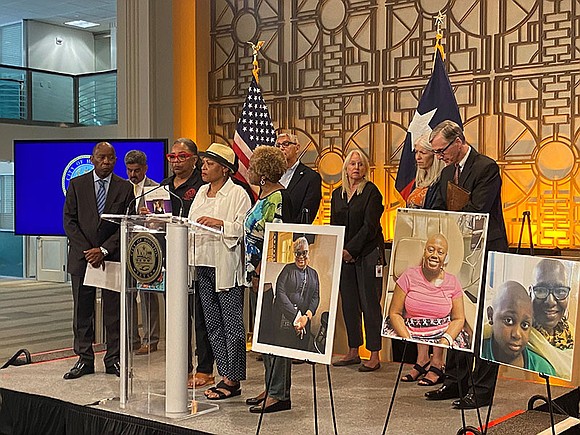 Standing alongside Houstonians who have lost loved ones to cancer, Mayor Sylvester Turner urgently called on Union Pacific Railroad to …