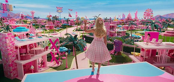 Do blondes have more fun? She does. He doesn’t. In Barbie Land, Barbie (Margot Robbie) and her posse (Issa Rae, …