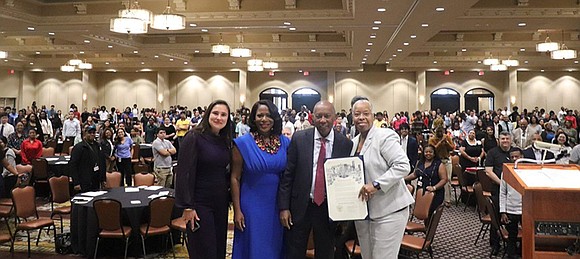 Mayor Sylvester Turner joined hundreds of Hire Houston Youth interns this morning to celebrate the end of a successful summer …