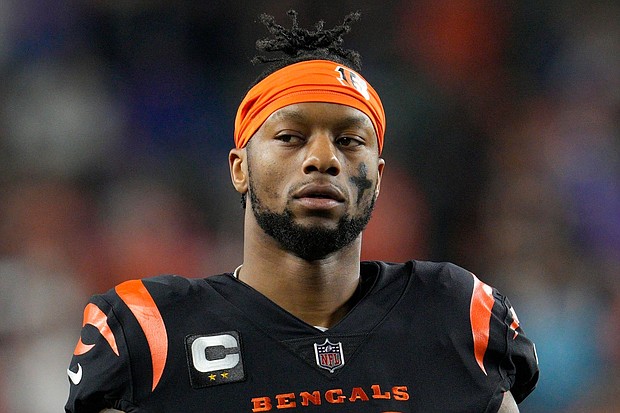 Joe Mixon warms up before a game against the Buffalo Bills on January 2 in Cincinnati.
Mandatory Credit:	Jeff Dean/AP